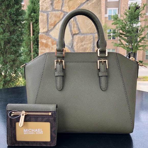 Michael Kors Ciara Med Messenger + Card Key Holder - Picture 2 of 8